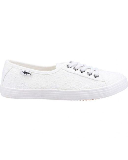 Rocket Dog White Ladies Chow Elsie Eyelets Pumps