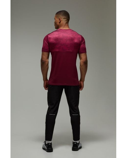 BoohooMAN Red Active Regular Fit Camo Colour Block T-Shirt for men