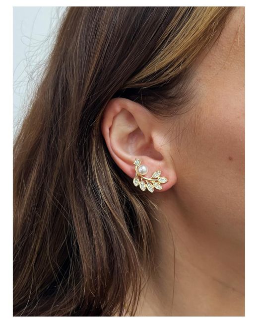 SVNX White Pearl Leaf Stud Earring