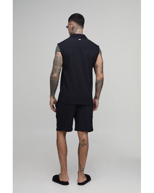 BoohooMAN Black Tall Textured Pleated Relaxed Fit Shorts for men