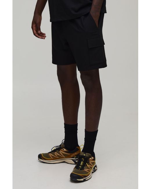 BoohooMAN Black Slim Fit Elasticated Technical Stretch Cargo Shorts for men