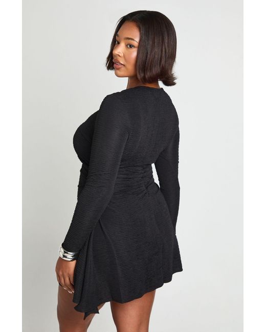 Boohoo Black Plus Crinkle Textured Flippy Skater Dress