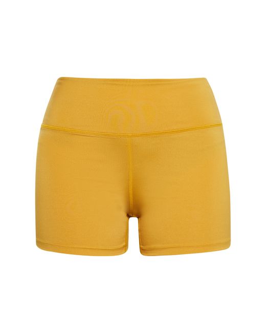 faina Korte Broek in het Yellow