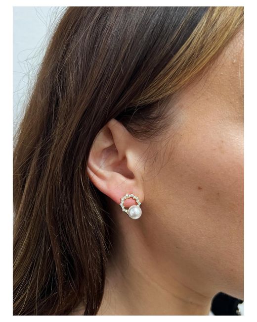 SVNX White Pearl Stud Earring On Diamante Circular Wreath