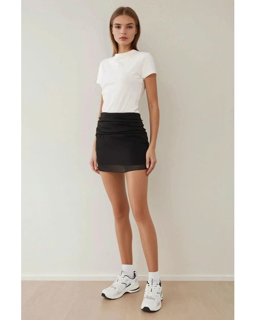 Hiccup Aansluitend Mini Chiffon Rok in het Black