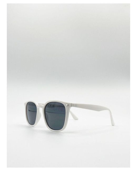 SVNX White Classic Preppy Square Sunglasses With Key Hole Nosebridge