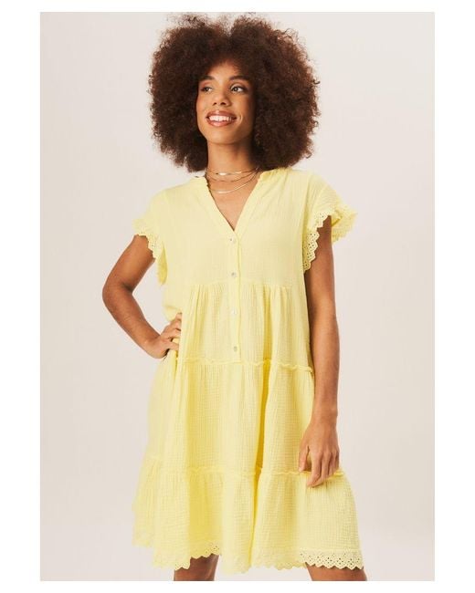 Gini London Gelaagde Mini-jurk Met Gelaagde Flare Aan De Voorkant Met Knopen in het Yellow