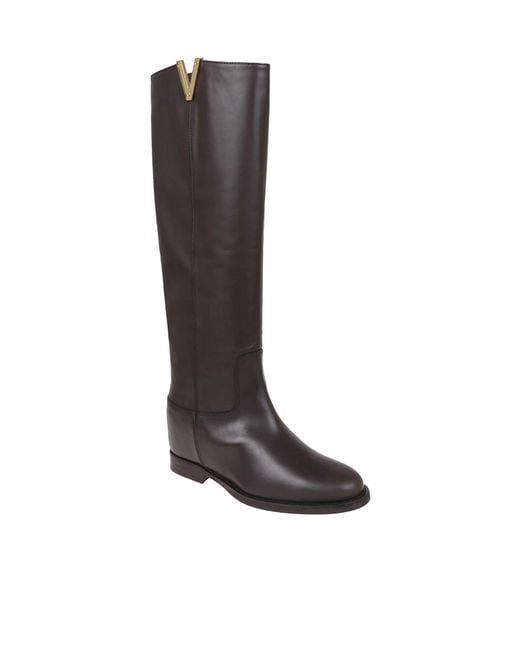 Via Roma 15 Brown V Plaque Round Toe Boots