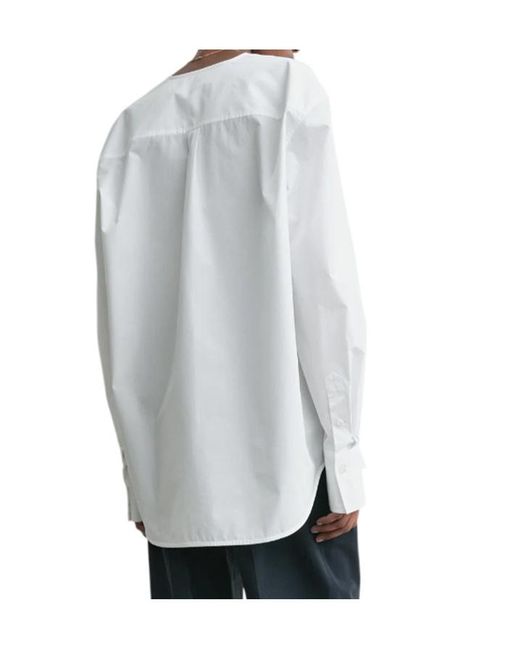 Totême  White Totême Box-Pleat Detailed V-Neck Blouse