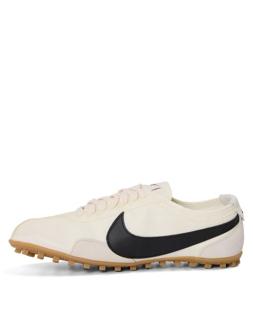 Nike White Mixedupper Running Shoe