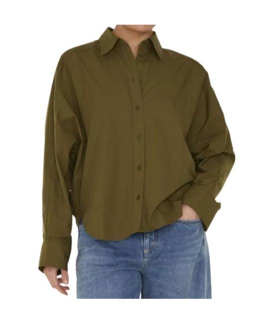 Closed Green Buttoned Shirt