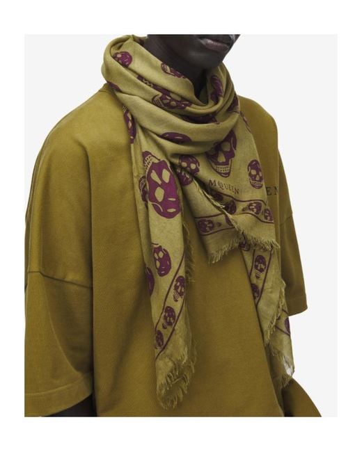 McQueen Green Classic Skull Printed Frayed-Edeg Scarf for men