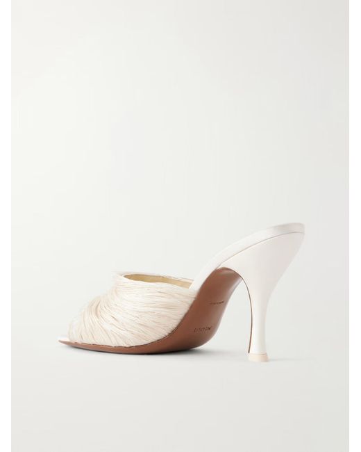 Neous White Solid Color Woven Sandals