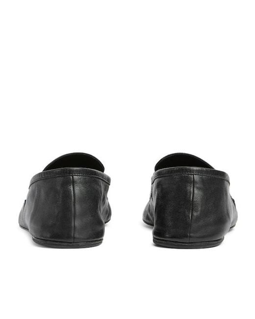 Gucci Black Horsebit Detailed Loafers for men