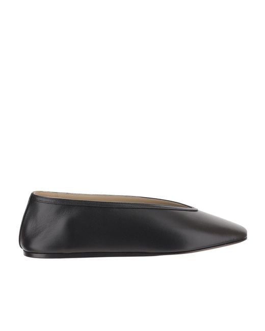 Le Monde Beryl Black Tapered Toe Leather Flat Shoes