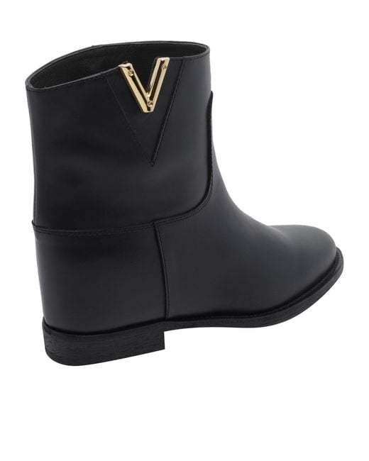 Via Roma 15 Black Round-Toe Ankle Boots
