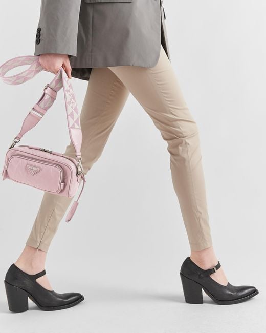 Prada Logo Plaque Zipped Shoulder Bag in Pink | Lyst
