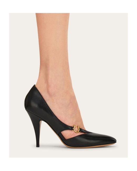 Ferragamo Black Pump With Gancini Detail