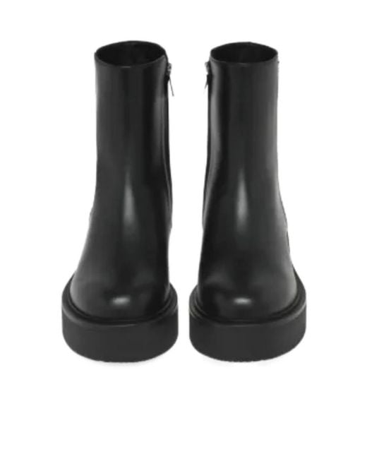 Gianvito Rossi Black Round-Toe Ankle Boots