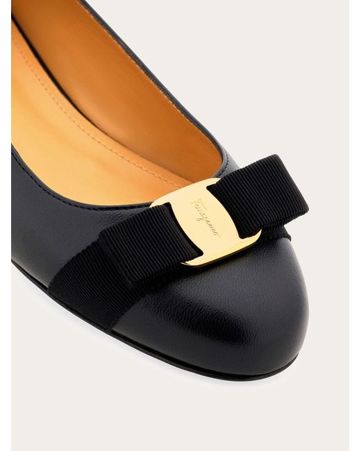 Ferragamo Black Ferragamo Logo-Engraved Flat Shoes