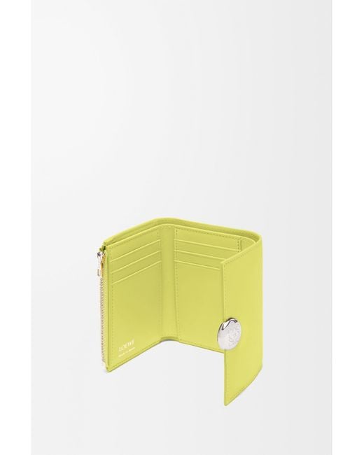 Loewe Yellow Petit Portefeuille Vertical Pebble En Cuir De Veau Nappa Brillant
