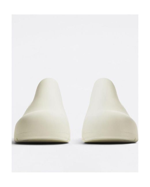 Bottega Veneta White Exposed Heel Design To Wear Casual Sandals