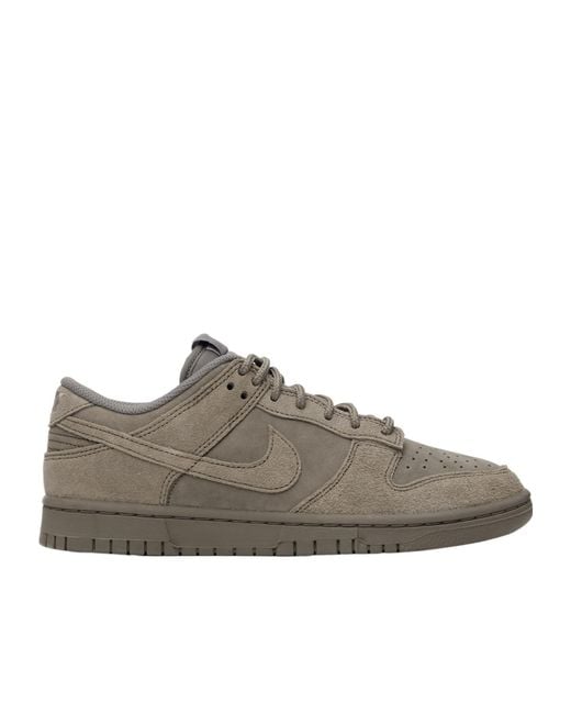 Nike Brown Dunk Low Retro Se Casual Sneakers for men
