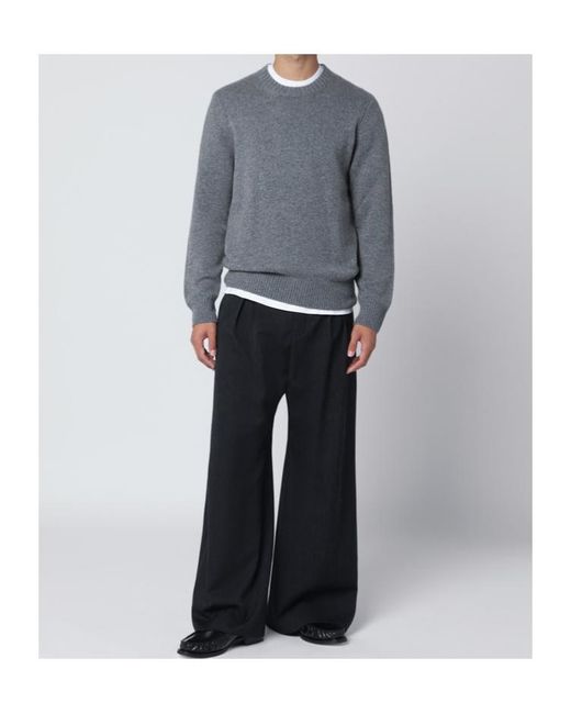 Soft Goat Gray Round-Neck Knitted Sweater for men