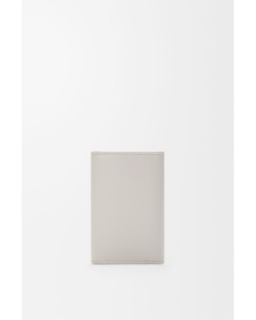 Loewe Gray Petit Portefeuille Vertical Pebble En Cuir De Veau Nappa Brillant