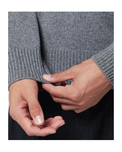 Soft Goat Gray Round-Neck Knitted Sweater for men