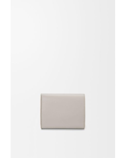 Loewe White Portefeuille À Trois Volets Pebble En Cuir De Veau Nappa Brillant