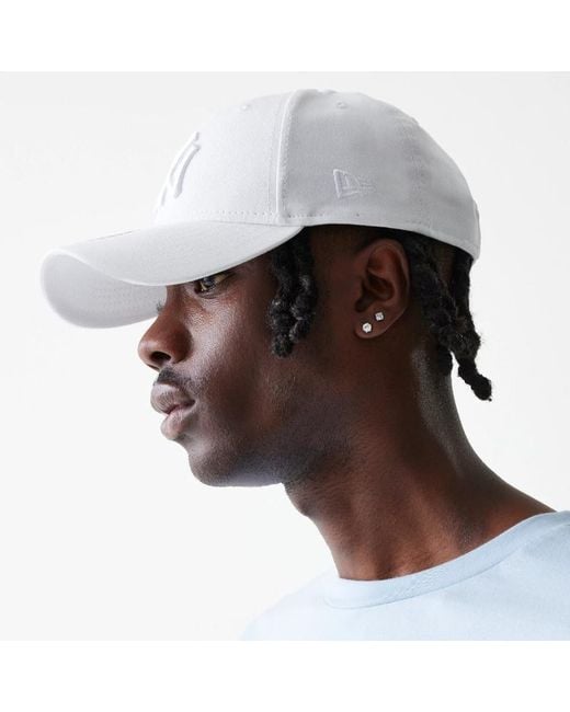 KTZ White New York Yankees League Essential 9Forty Adjustable Cap for men