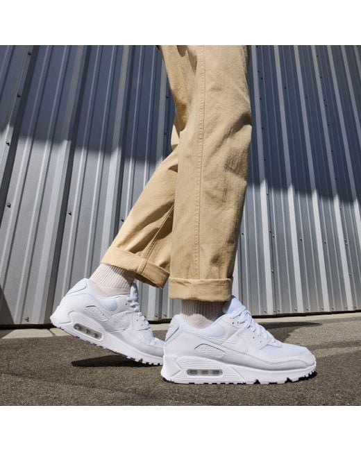 Nike White Retro Sports Shoes for men