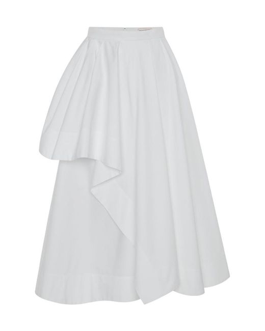ワンピース ALEXANDER MCQUEEN Women Mid Skirts 834043QAABS9000 White McQueen Asymmetric Drape Midi Skirt in White | Lyst