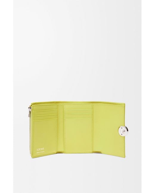 Loewe Yellow Petit Portefeuille Vertical Pebble En Cuir De Veau Nappa Brillant