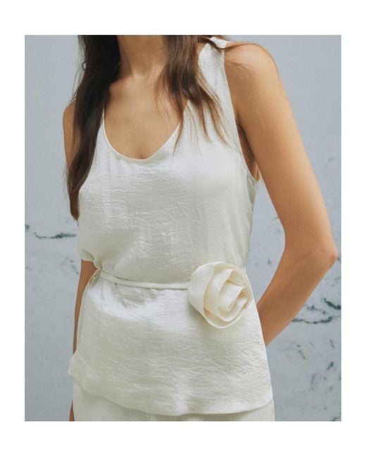 Marella White Top With Matching Flower