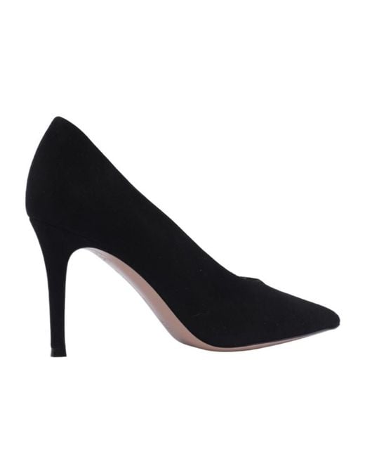 Gianvito Rossi Black Robbie Pointed Toe Pumps