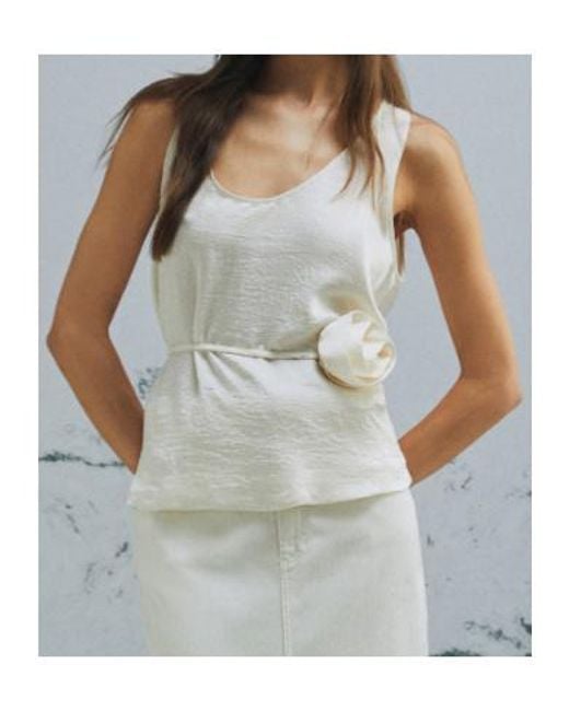 Marella White Top With Matching Flower
