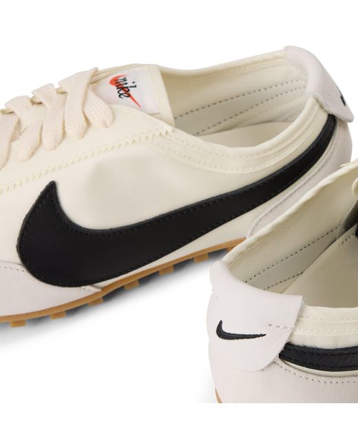 Nike White Mixedupper Running Shoe