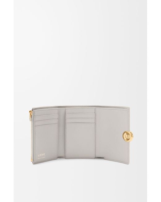 Loewe Gray Petit Portefeuille Vertical Pebble En Cuir De Veau Nappa Brillant