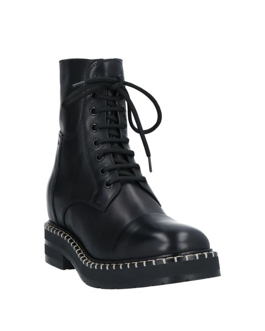Chloé Black Solid Color Round Toe Leather Boots