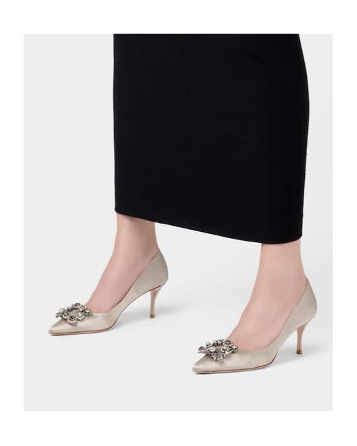 Roger Vivier White Flower Strass Embellished Pumps
