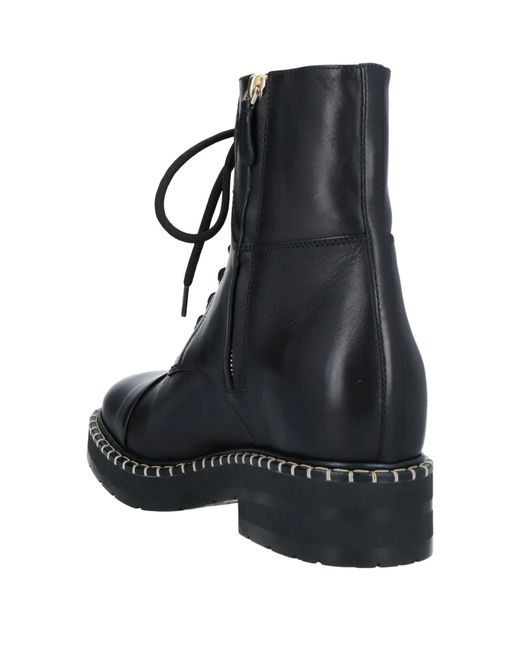 Chloé Black Solid Color Round Toe Leather Boots