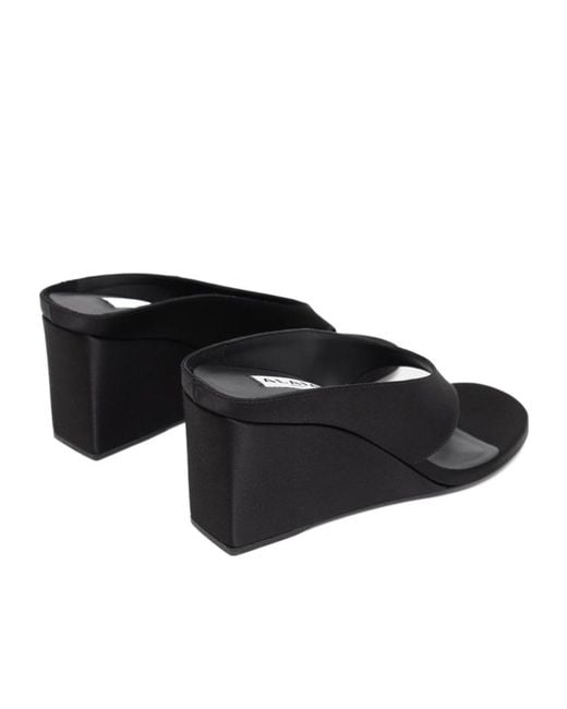 Alaïa Black Alaïa Wedge Thong Heeled Sandals