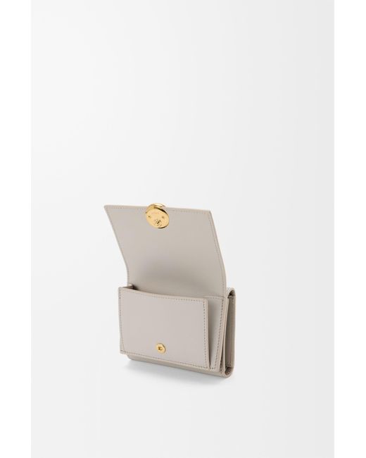 Loewe White Portefeuille À Trois Volets Pebble En Cuir De Veau Nappa Brillant