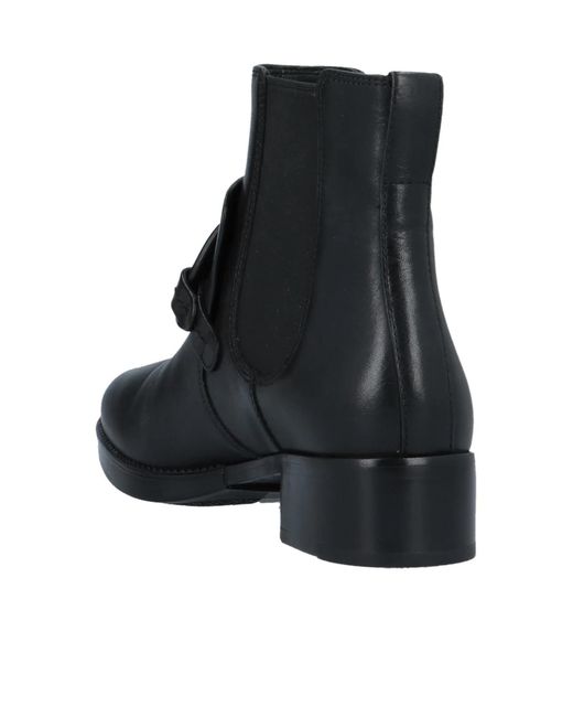 Tory Burch Black Solid Color Round-Toe Upper