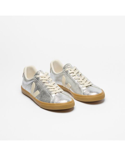 Veja White Round-Toe Lace-Up Casual Shoes