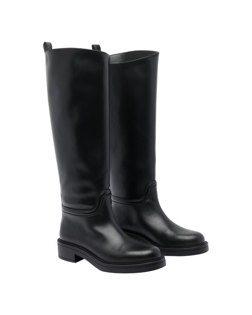 Stuart Weitzman Black Round-Toed Boots