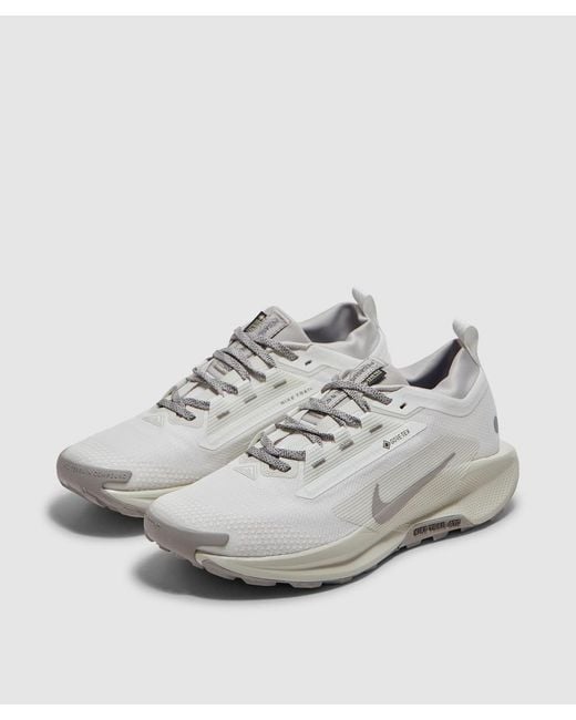 Nike White Pegasus Trail 5 Gore-Tex Sp Sneaker for men