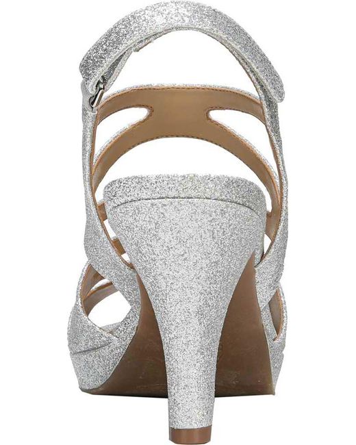 naturalizer pressley sandals